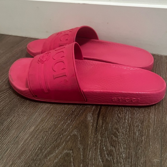 Hot pink Gucci pool slides - Picture 2 of 5